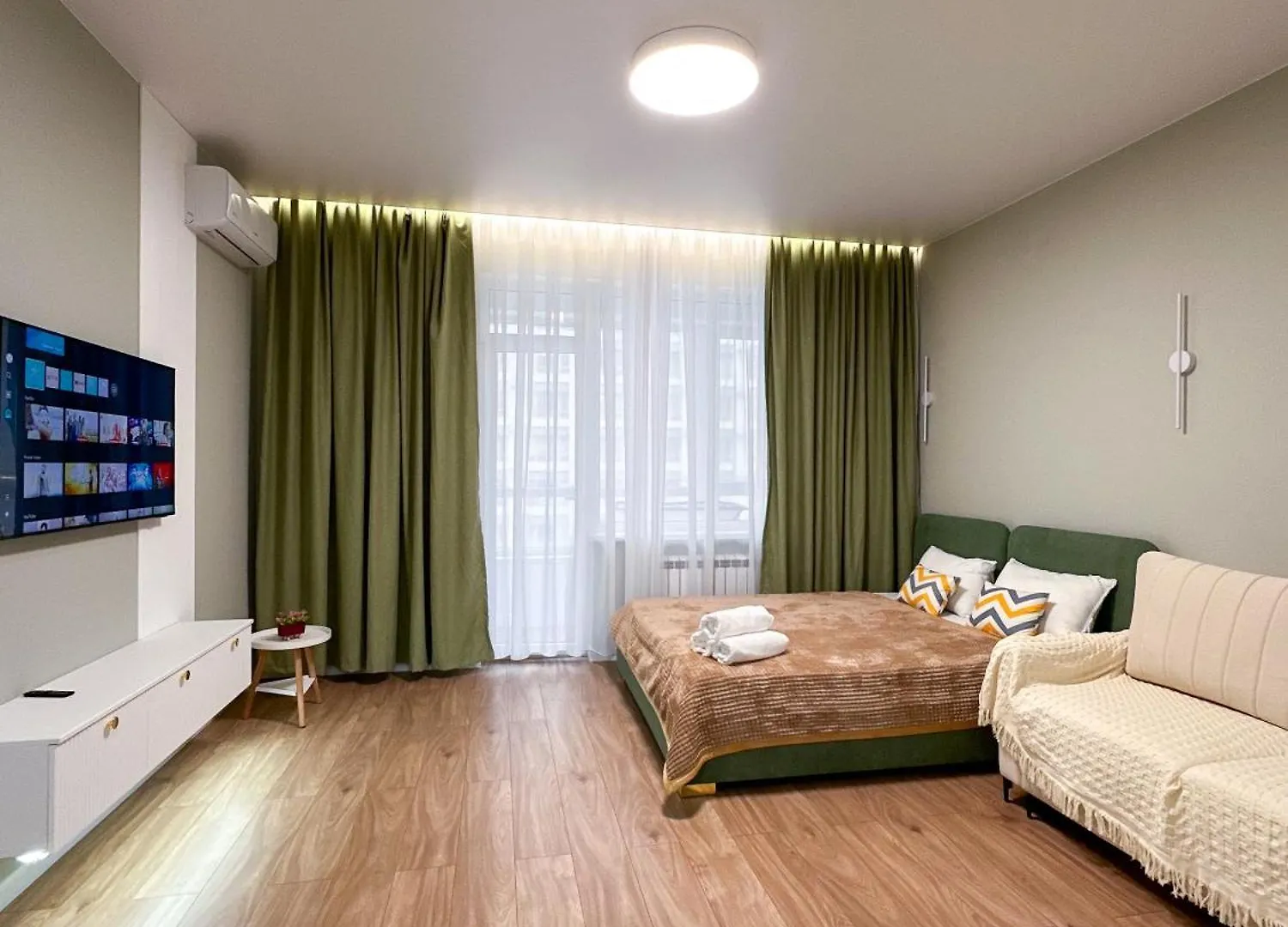 Яркая Студия В Meridian Apartments Almaty 0*,